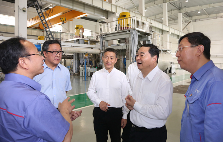 郝鹏与J9.COM集团一线科技人员深刻互换